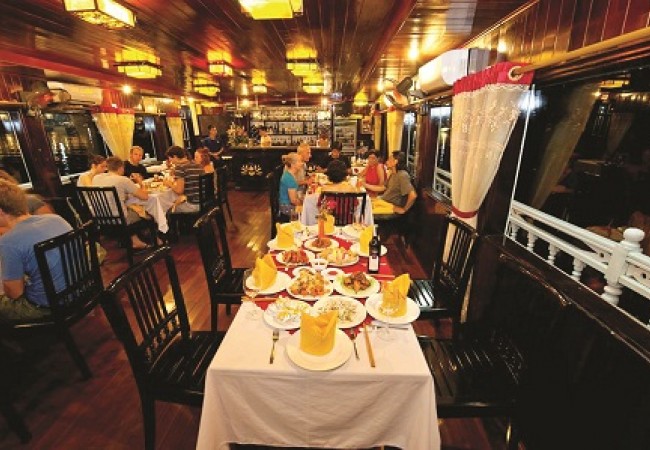 Paragon Cruise-dining-room